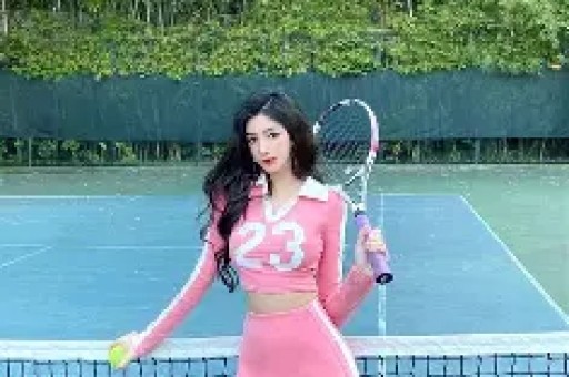韩国女星Jennie耍大牌事件后《时代》红毯争艳直角肩再成亮点